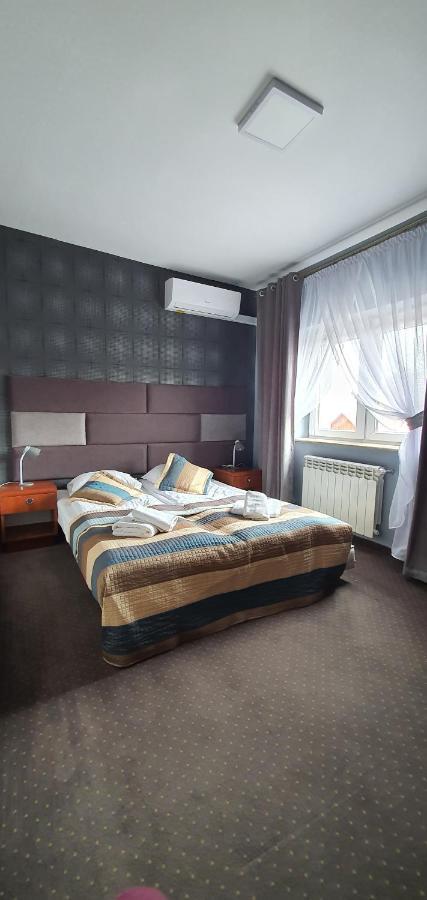Hotel Bursztynowy Jozefow na Wisla ภายนอก รูปภาพ