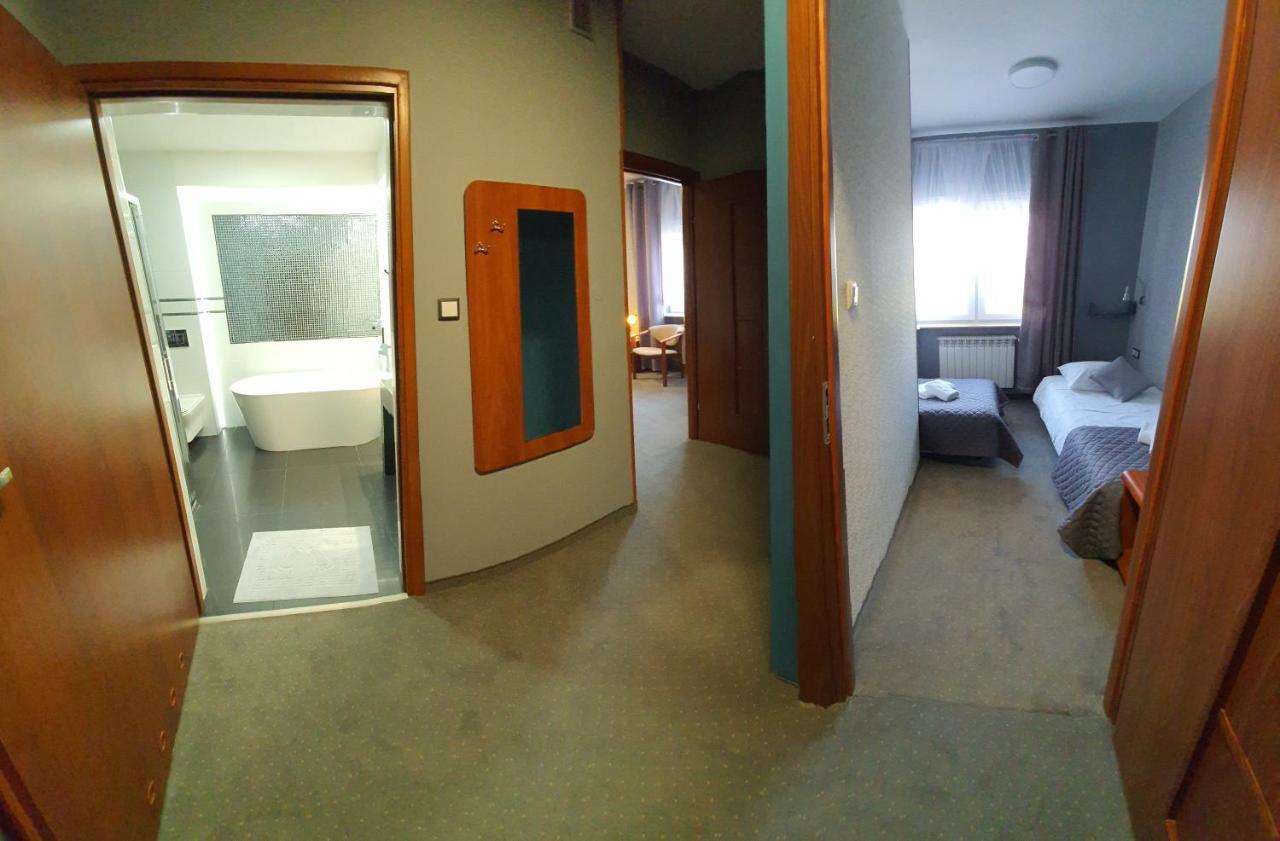 Hotel Bursztynowy Jozefow na Wisla ภายนอก รูปภาพ