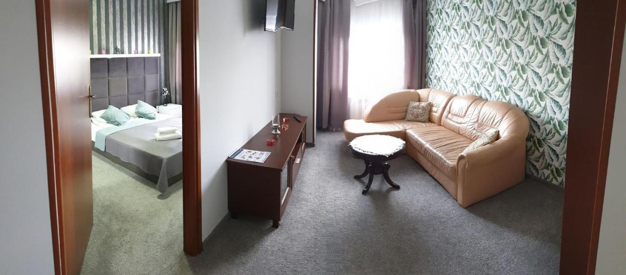 Hotel Bursztynowy Jozefow na Wisla ภายนอก รูปภาพ